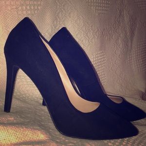 Black Pointed Pumps